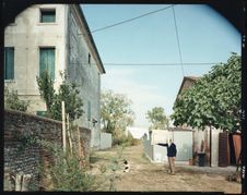 Die Ausstellung im Schauwerk gibt einen großen Überblick über die Entwicklung der Fotografie in Italien seit den 1980er Jahren und zeigt, wie das aus dem Wirtschaftsboom der Nachkriegszeit hervorgegangene Land eine eigene fotografische Bildsprache entwickelt hat. Nur noch bis Sonntag: zu sehen: Mi–So, 11–18 Uhr. Siehe auch www.schauwerk-sindelfingen.de